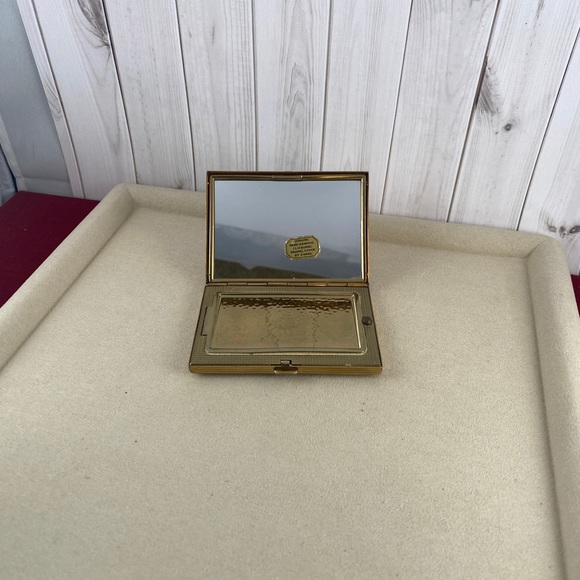 Vintage Guilloche Roses in Enamel almost new Makeup Compact - Picture 7 of 11